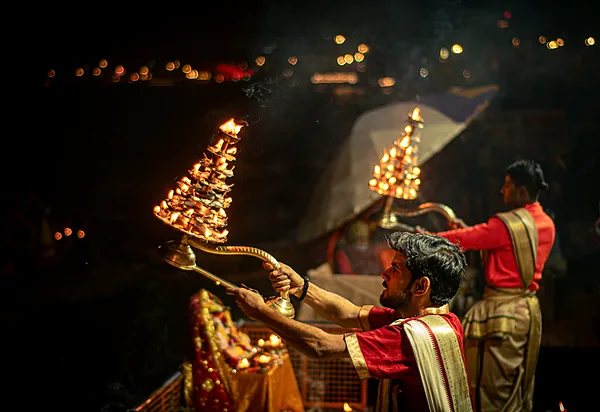 Priests performing the evening aarti with fire lamps, Varanasi